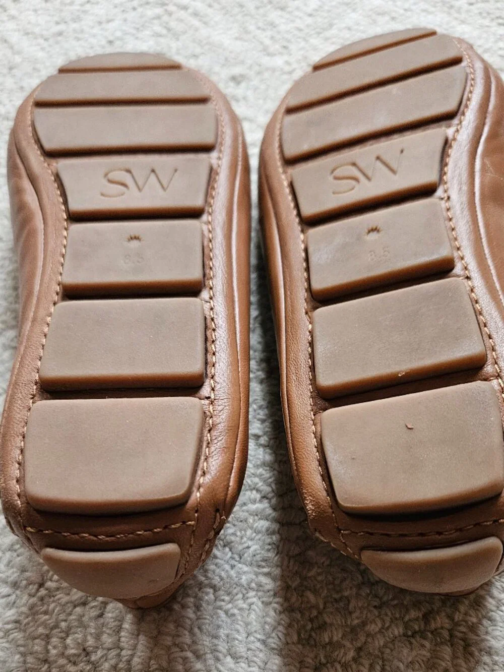 Stuart Weitzman Tan or Brown Driving Loafers Shoes Size 8.5 Leather Slip-On